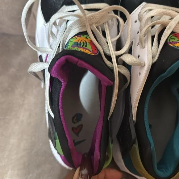 Peace and Love Nike huaraches - Picture 2 of 8